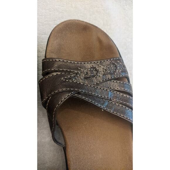Clarks Bendable Brown Leather Sandals, 8.5 Medium, Crisscross Wedge - Picture 7 of 10